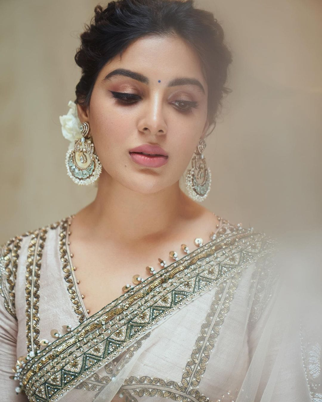 Samyuktha Menon Mesmerizes in an Elegant White Saree