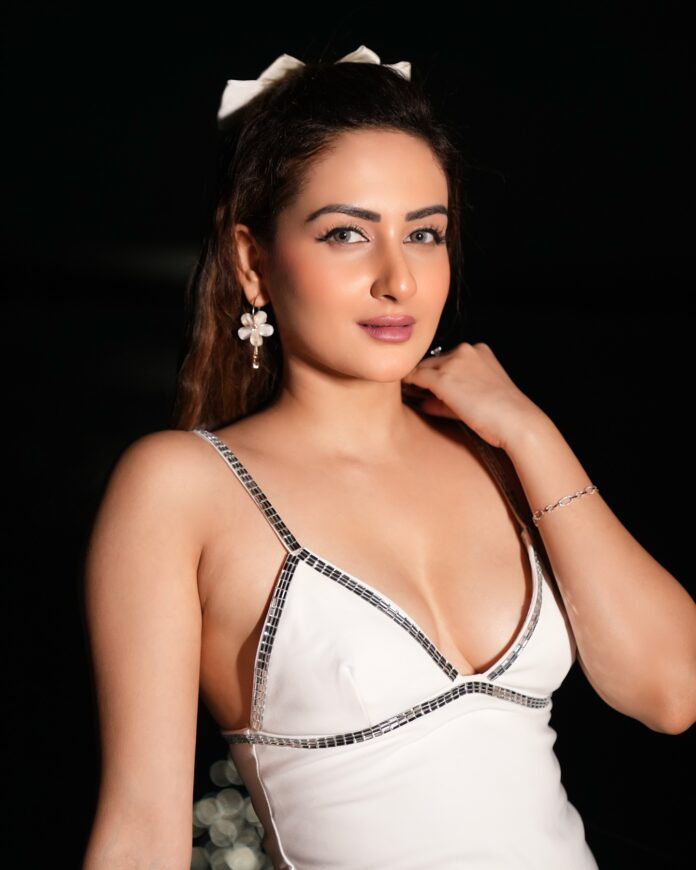 Zaara Yesmin actress -anmolsms Zaara Yesmin actress -anmolsms